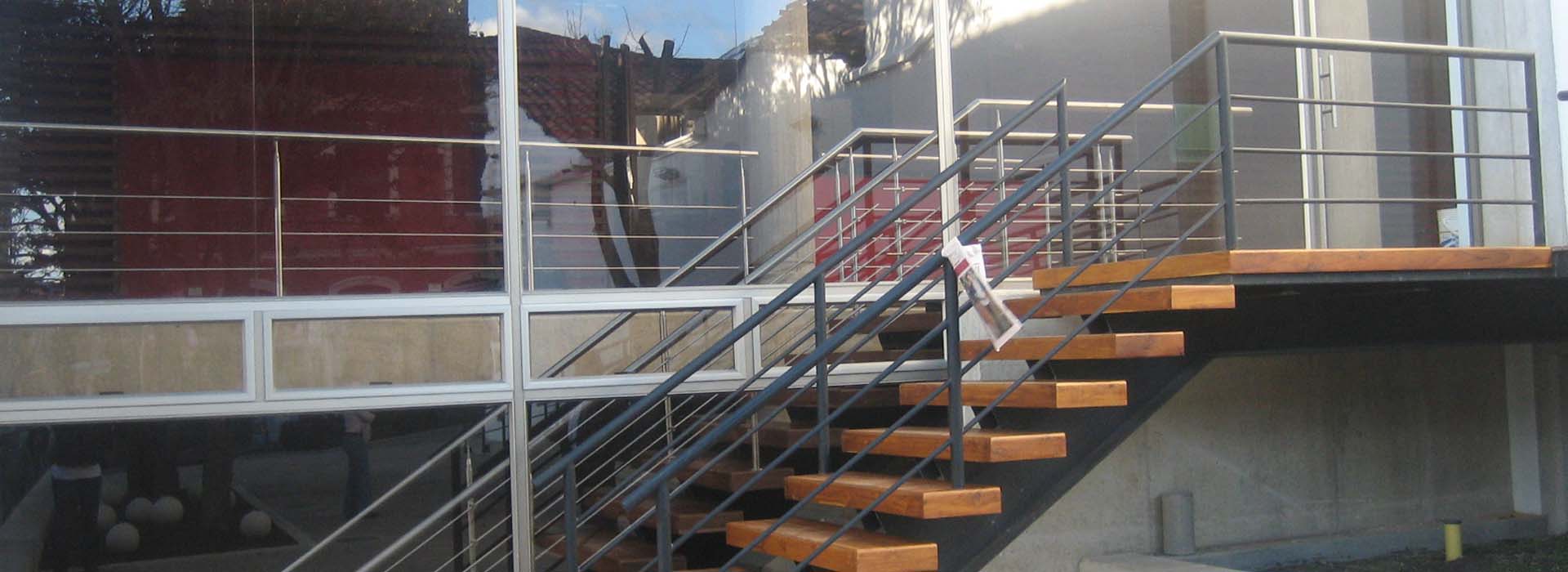 Proyecto de escalera y baranda metálica RGS Ingeniería