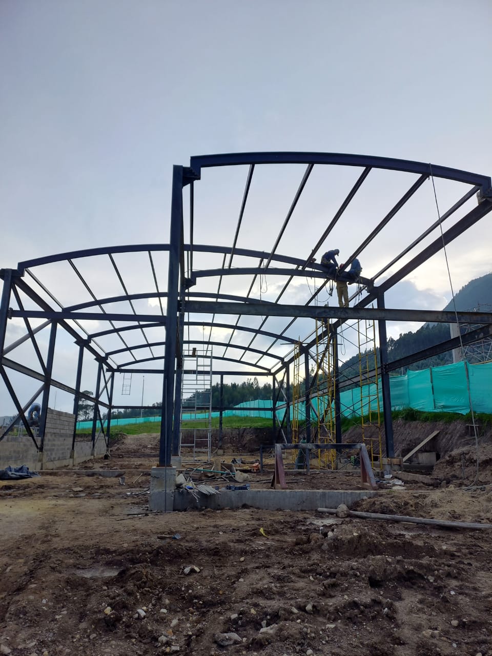 Proyecto de escalera y baranda metálica RGS Ingeniería