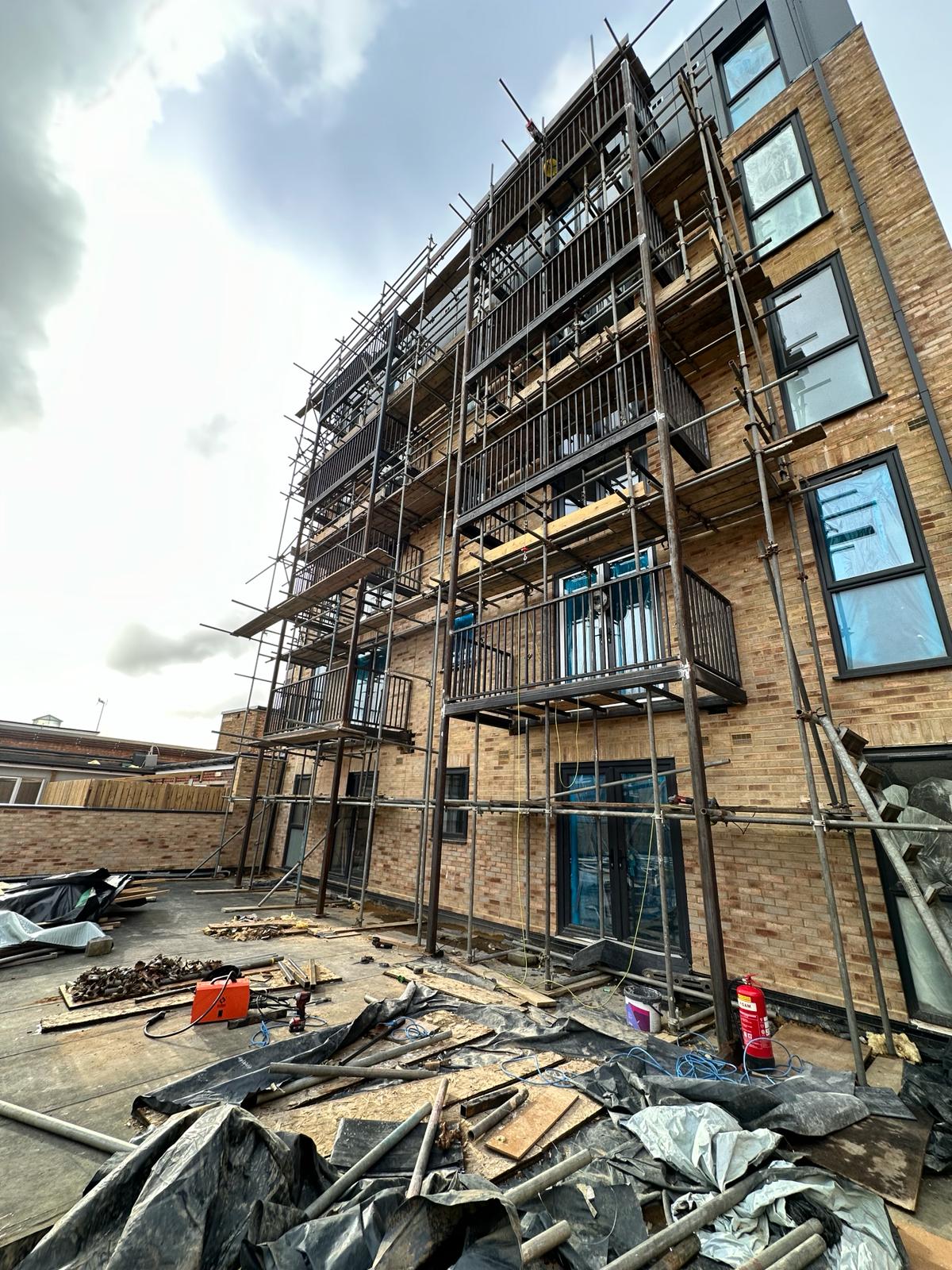Proyecto de escalera y baranda metálica RGS Ingeniería